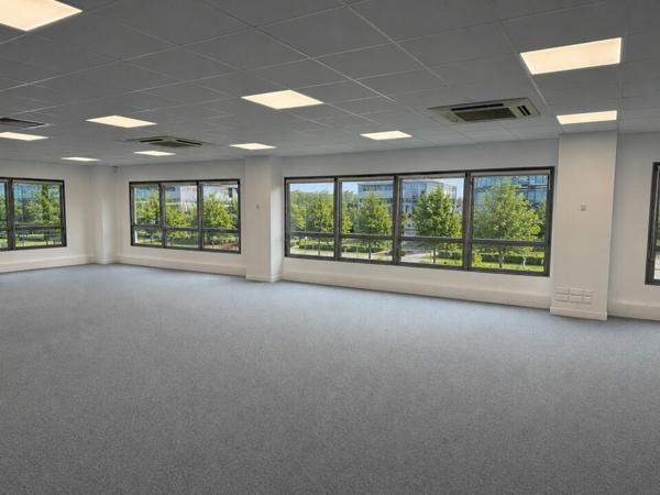 TOURS DEUX LIONS BUREAUX A LOUER 1365 M² 24 parkings