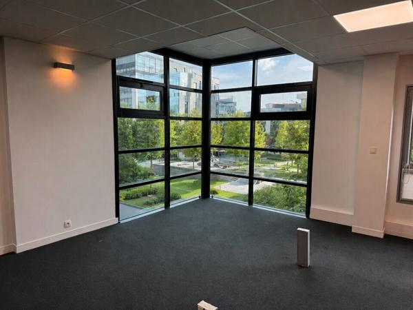 TOURS DEUX LIONS BUREAUX A LOUER 1365 M² 24 parkings