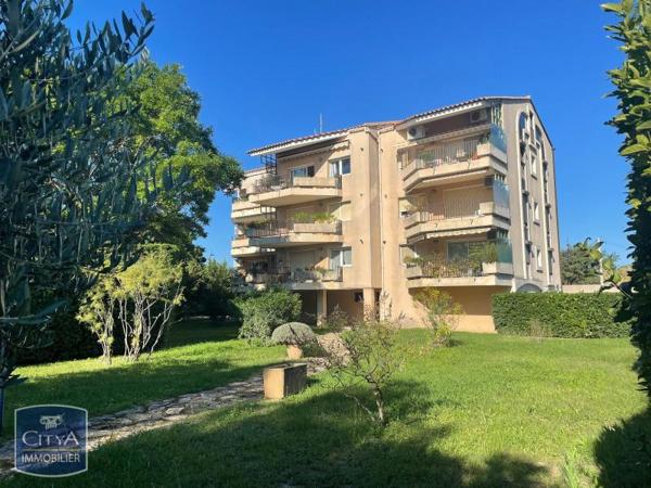 Appartement à louer 2 pièces 42.67m² Les Angles (30133)