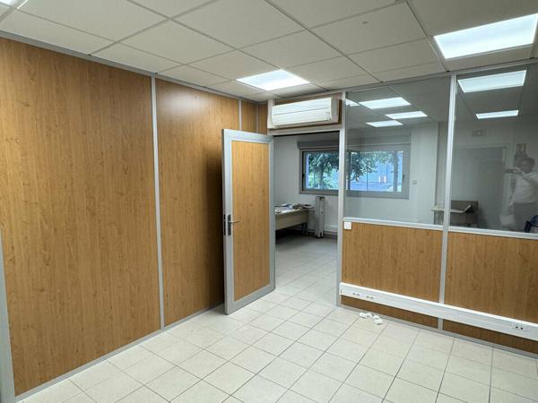 METROPOLE NORD BUREAUX A LOUER 150 M² PARKINGS PMR