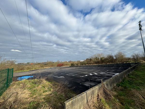 A VENDRE - LOCAL ZONE COMMERCIALE AUCHAN LOUVROIL