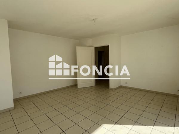 Location Appartement 3 pièces 67.61 m² - 6-10 RUE DU CHEMIN DES POISSONNI Caen 14000