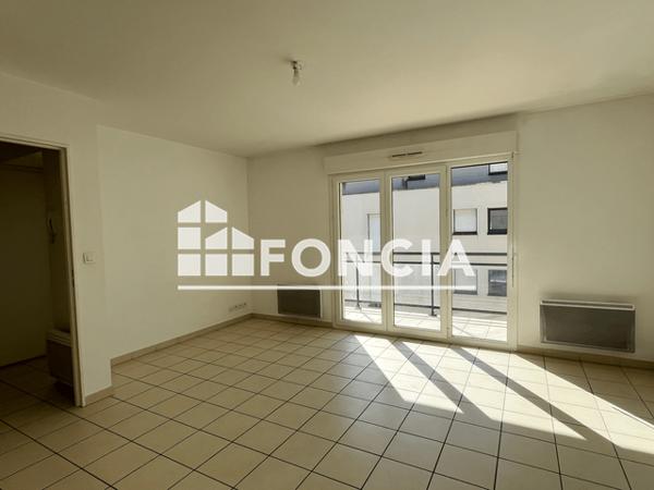 Location Appartement 3 pièces 67.61 m² - 6-10 RUE DU CHEMIN DES POISSONNI Caen 14000