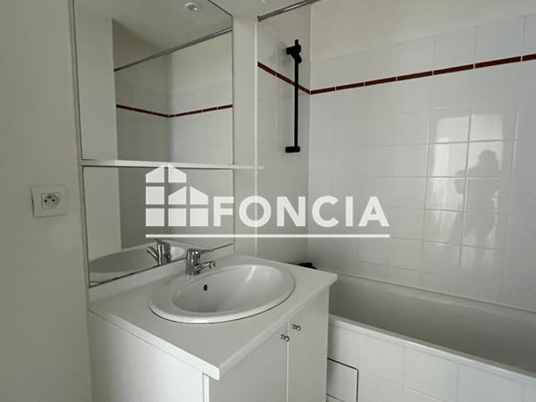 Location Appartement 3 pièces 67.61 m² - 6-10 RUE DU CHEMIN DES POISSONNI Caen 14000