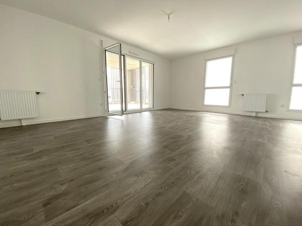 Appartement à louer Reze : 4 pièces, 84m² avec 3 chambre(s) à 1 148€ - AJP Immobilier Nantes Jouzel