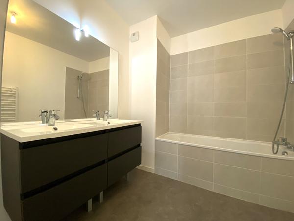 Appartement à louer Reze : 4 pièces, 84m² avec 3 chambre(s) à 1 148€ - AJP Immobilier Nantes Jouzel