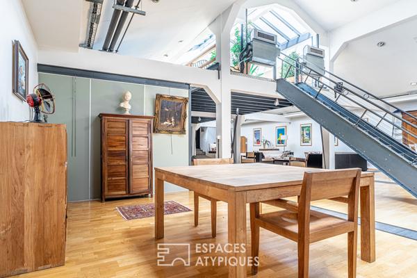 Loft avec patio dans un ancien garage automobile