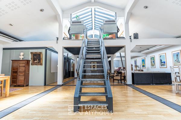 Loft avec patio dans un ancien garage automobile