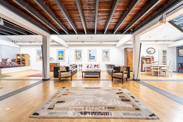 Loft avec patio dans un ancien garage automobile