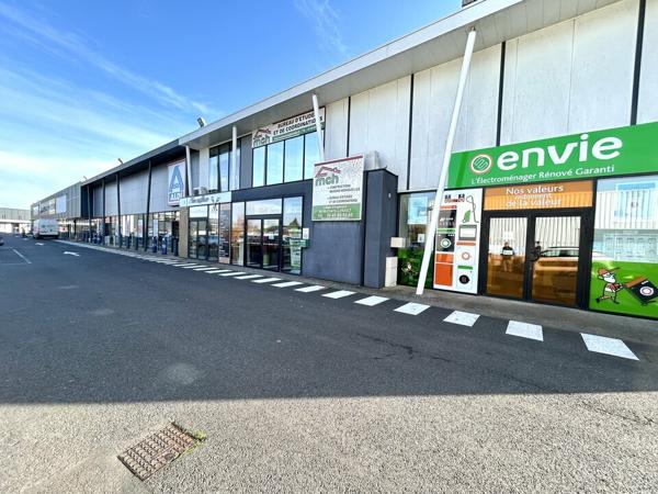 A LOUER - BUREAUX COMMERCIAUX - ZONE COMMERCIALE CHÂTELLERAULT NORD