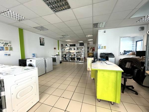 A LOUER - BUREAUX COMMERCIAUX - ZONE COMMERCIALE CHÂTELLERAULT NORD