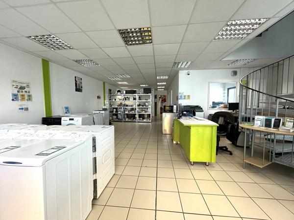 A LOUER - BUREAUX COMMERCIAUX - ZONE COMMERCIALE CHÂTELLERAULT NORD