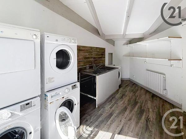 à vendre  306 m2 ESCOLIVES STE CAMILLE - 89