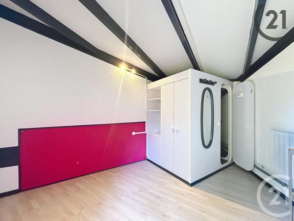 à vendre  306 m2 ESCOLIVES STE CAMILLE - 89