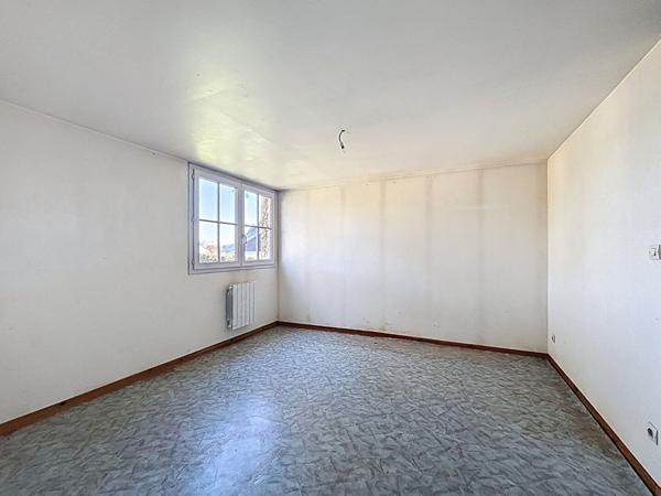 Maison ancienne à vendre au coeur de Juigné sur Loire sur une belle parcelle close de plus de 800m²