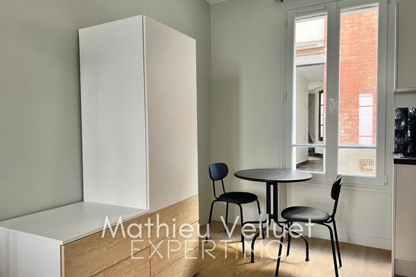 Paris (75018) Studio 22m² carrez proche funiculaire Montmartre, entièrement refait, équipé et pensé par architecte