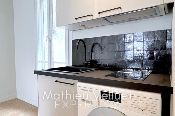 Paris (75018) Studio 22m² carrez proche funiculaire Montmartre, entièrement refait, équipé et pensé par architecte