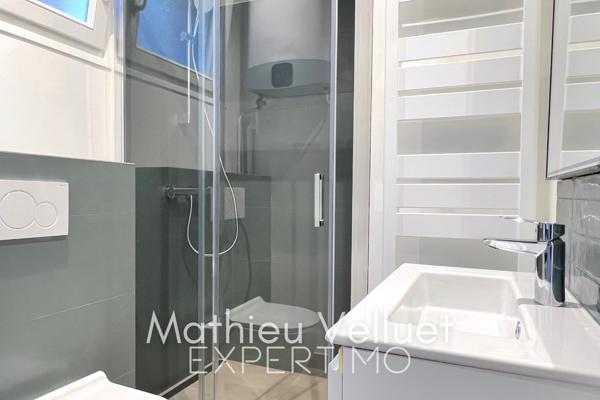 Paris (75018) Studio 22m² carrez proche funiculaire Montmartre, entièrement refait, équipé et pensé par architecte