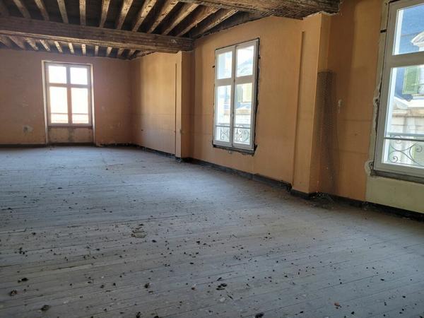A VENDRE MURS A USAGE D'HABITATION OU PROFESSIONNEL SALIES DE BEARN