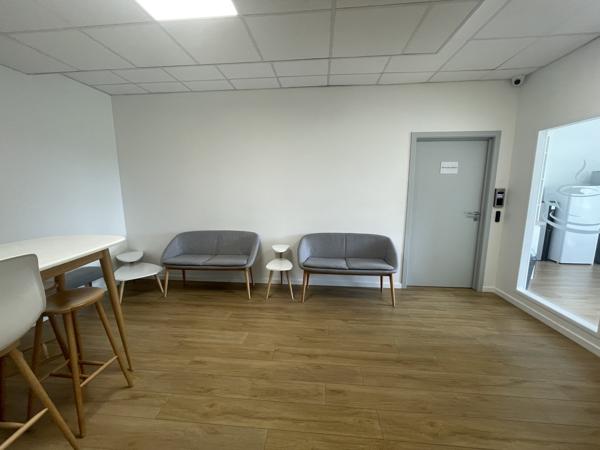 Bureaux de 356 m2 environ à proximité immédiate de l'aéroport