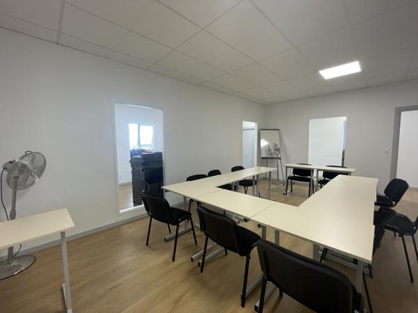 Bureaux de 356 m2 environ à proximité immédiate de l'aéroport
