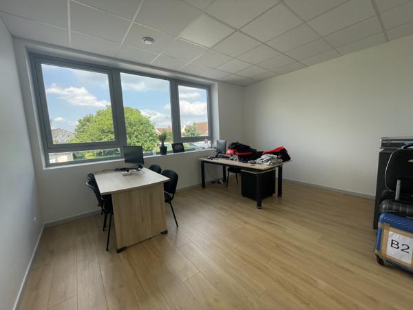 Bureaux de 356 m2 environ à proximité immédiate de l'aéroport