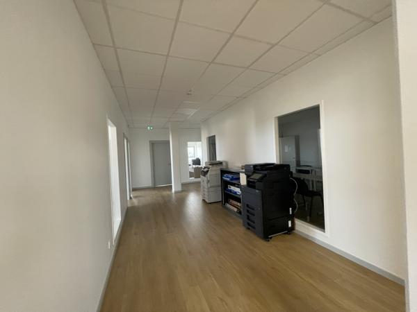 Bureaux de 356 m2 environ à proximité immédiate de l'aéroport