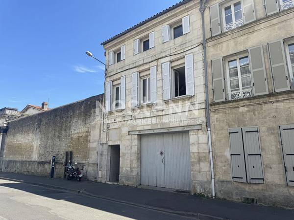 Immeuble en centre-ville 280m² : 9 logements - Garage - dépendances