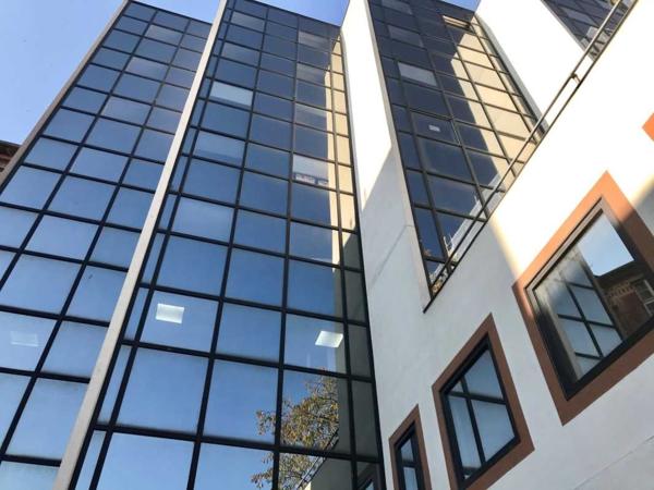 Bureaux à louer à Boulogne-Billancourt dans immeuble récent avec accès sécurisé