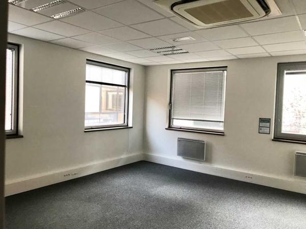 Bureaux à louer à Boulogne-Billancourt dans immeuble récent avec accès sécurisé