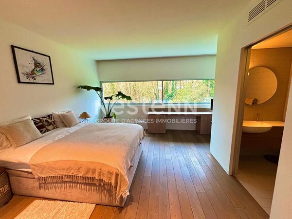 Villa d'exception de 286 m² à Bièvres par Studio KO architectes. Luxe, lumière et nature en parfaite harmonie