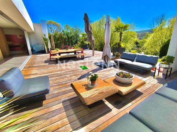 Villa d'exception de 286 m² à Bièvres par Studio KO architectes. Luxe, lumière et nature en parfaite harmonie