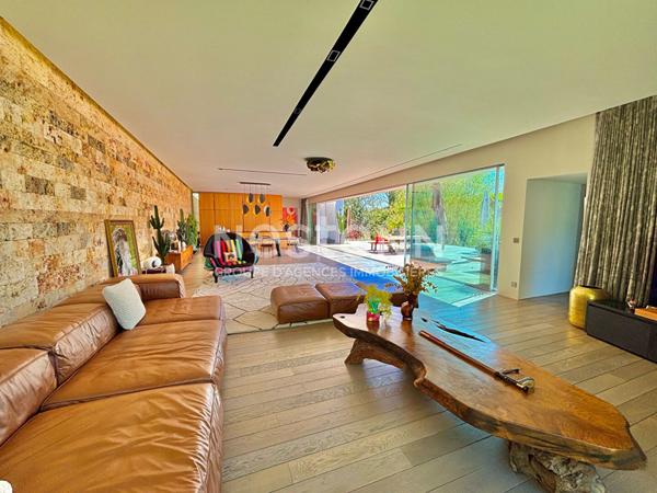 Villa d'exception de 286 m² à Bièvres par Studio KO architectes. Luxe, lumière et nature en parfaite harmonie