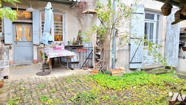 CHAMPLITTE, maison en pierres avec dépendances et terrain attenant.