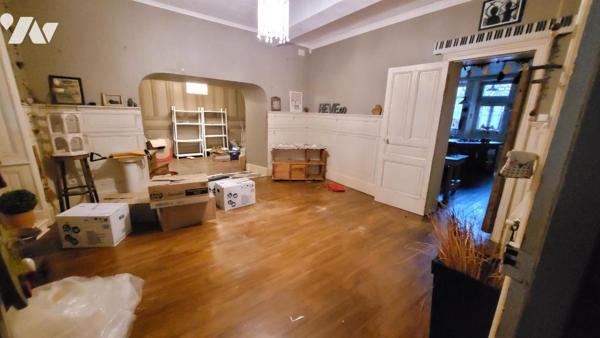 CHAMPLITTE, maison en pierres avec dépendances et terrain attenant.