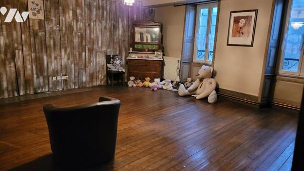 CHAMPLITTE, maison en pierres avec dépendances et terrain attenant.