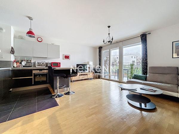 ISSY LES MOULINEAUX - FORT D'ISSY - Vente appartement 3 pièces traversant de 68 m² avec une terrasse orienté Sud/Ouest