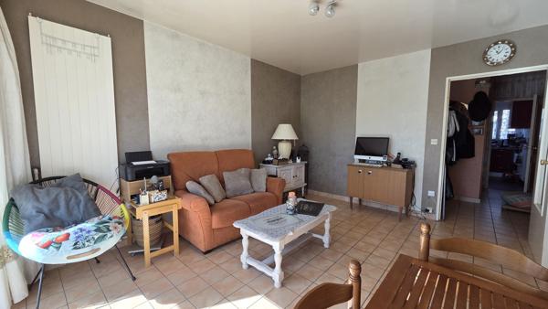 3 PIECE AVEC JARDIN - CAVE - PARKING - RER ET ECOLES