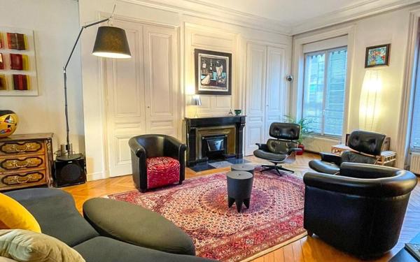 Appartement à vendre    7 pièces • 185 m2 Lyon 7