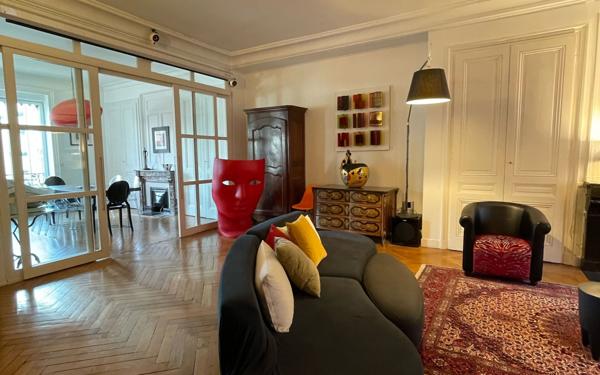 Appartement à vendre    7 pièces • 185 m2 Lyon 7