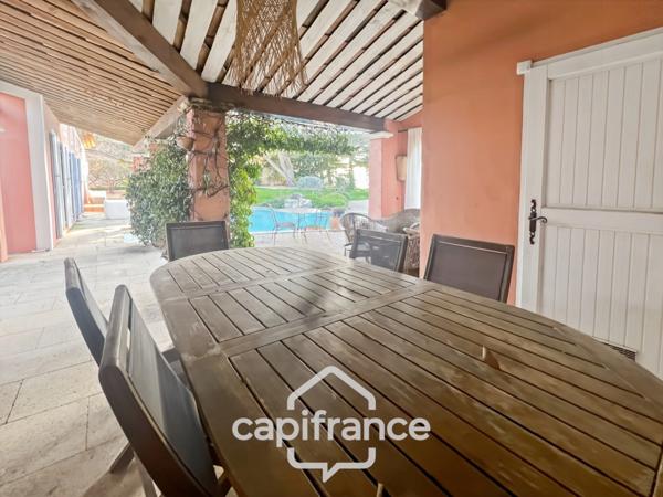 GOLF DE PONT ROYAL, Villa de plain pied de 127 m² climatisée sur un terrain de 995 m², bordure de fairway, piscine