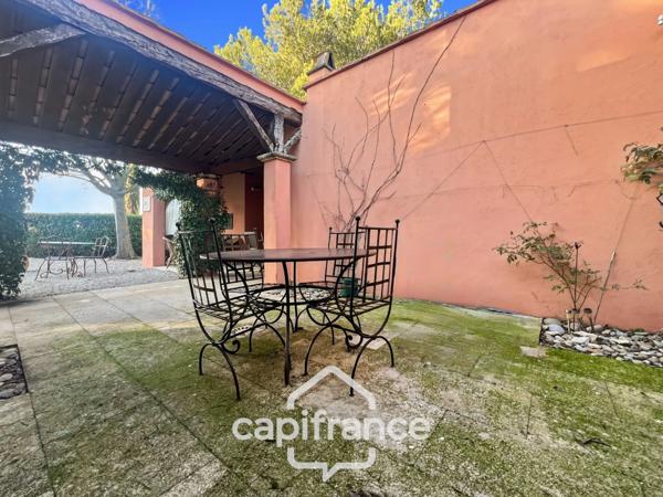 GOLF DE PONT ROYAL, Villa de plain pied de 127 m² climatisée sur un terrain de 995 m², bordure de fairway, piscine