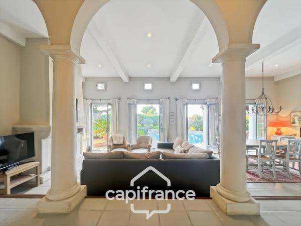 GOLF DE PONT ROYAL, Villa de plain pied de 127 m² climatisée sur un terrain de 995 m², bordure de fairway, piscine