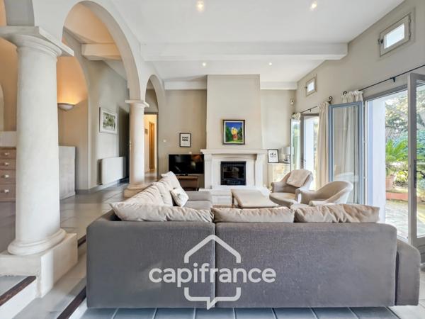 GOLF DE PONT ROYAL, Villa de plain pied de 127 m² climatisée sur un terrain de 995 m², bordure de fairway, piscine