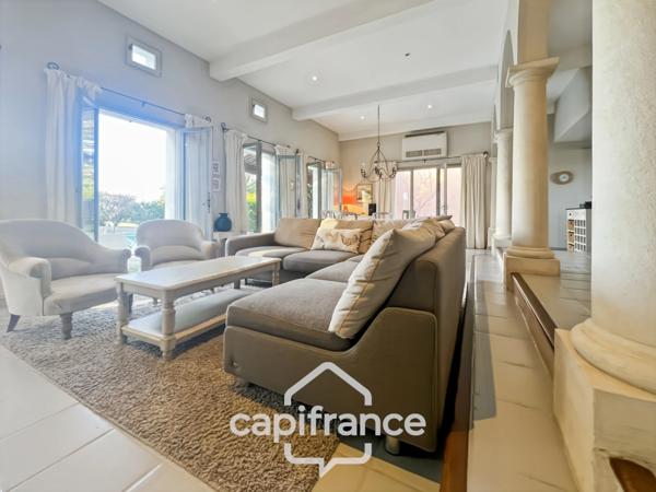GOLF DE PONT ROYAL, Villa de plain pied de 127 m² climatisée sur un terrain de 995 m², bordure de fairway, piscine