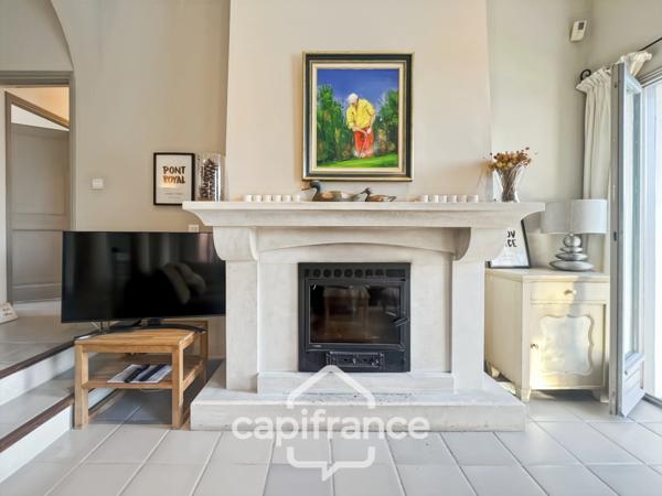 GOLF DE PONT ROYAL, Villa de plain pied de 127 m² climatisée sur un terrain de 995 m², bordure de fairway, piscine