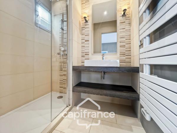 GOLF DE PONT ROYAL, Villa de plain pied de 127 m² climatisée sur un terrain de 995 m², bordure de fairway, piscine