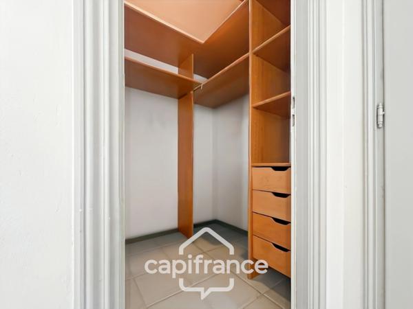 GOLF DE PONT ROYAL, Villa de plain pied de 127 m² climatisée sur un terrain de 995 m², bordure de fairway, piscine