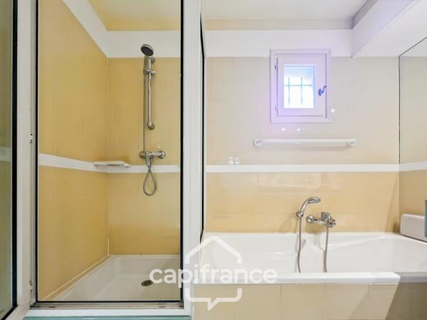 GOLF DE PONT ROYAL, Villa de plain pied de 127 m² climatisée sur un terrain de 995 m², bordure de fairway, piscine