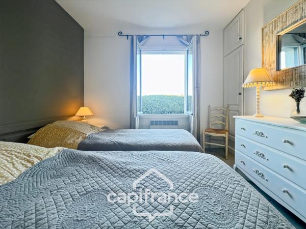 GOLF DE PONT ROYAL, Villa de plain pied de 127 m² climatisée sur un terrain de 995 m², bordure de fairway, piscine